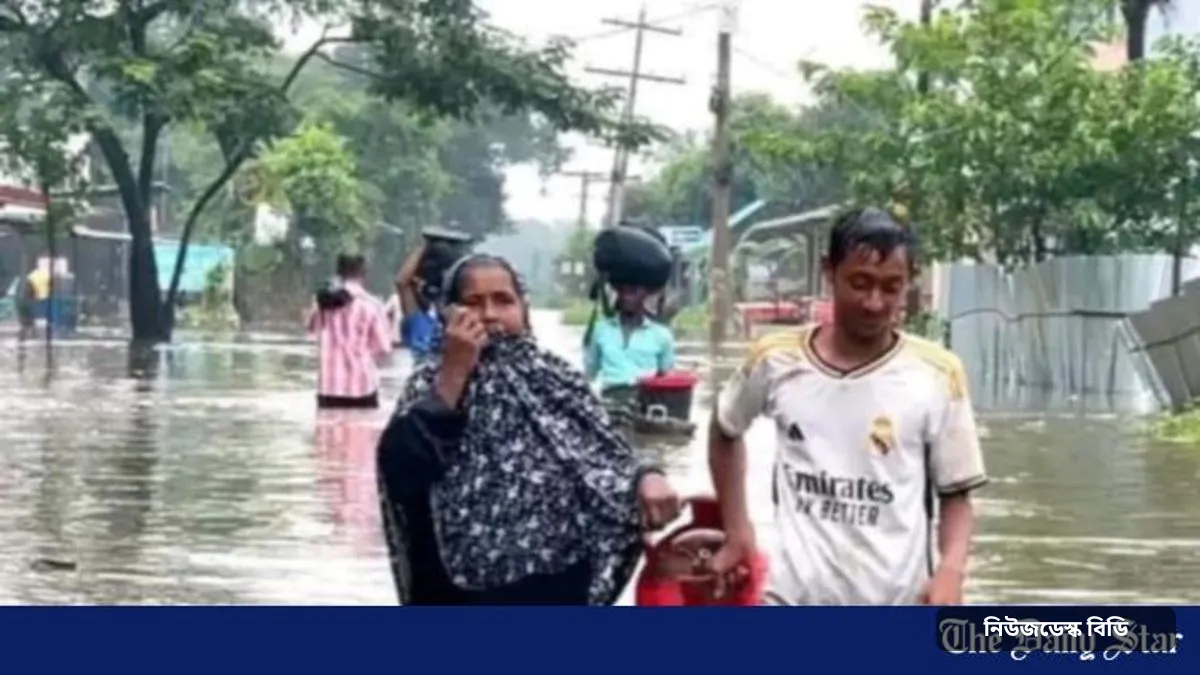 ২০২৪ সালের আগস্টের বন্যা: ফেনী-কুমিল্লায় আকস্মিক বন্যা, ২৩ প্রাণহানি — ছবি: The Daily Star — 3 million stranded as flood hits eight districts (2024)
