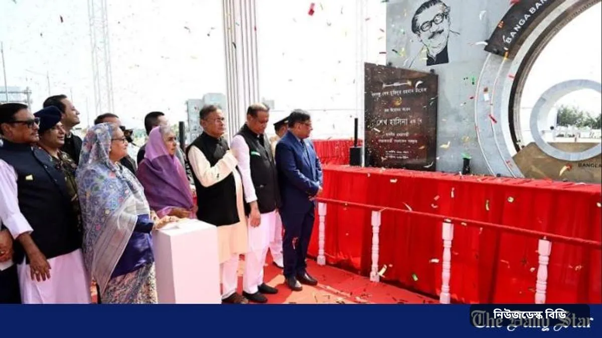 ২৮ অক্টোবর ২০২৩: কর্ণফুলী নদীর নিচে টানেল — দক্ষিণ এশিয়ায় প্রথম — ছবি: The Daily Star — PM inaugurates Bangabandhu Tunnel