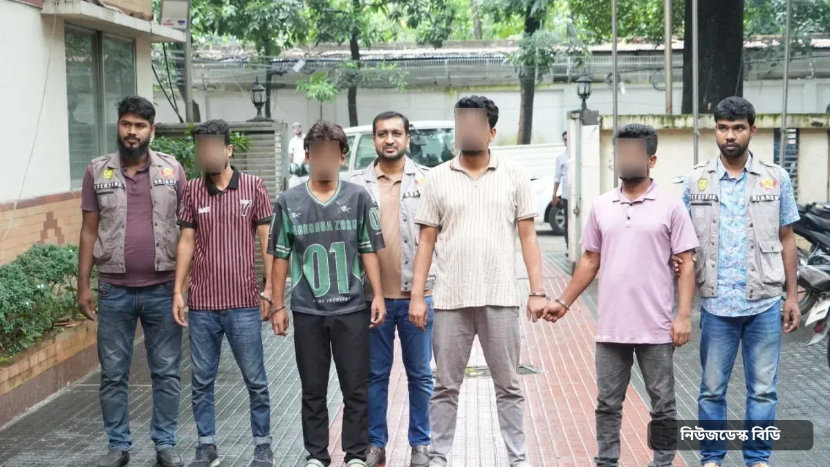 ককটেল বিস্ফোরণে জড়িত কার্যক্রম নিষিদ্ধ আওয়ামী লীগ কর্মীরা: ডিএমপি — ছবি: চ্যানেল আই