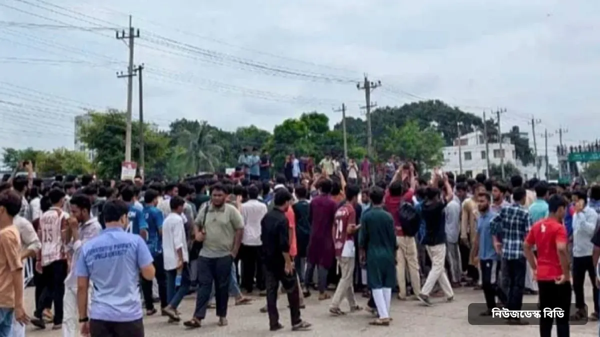 অপ্রতিম হত্যার বিচারের দাবিতে দেড় ঘণ্টা ঢাকা-চট্টগ্রাম মহাসড়ক অবরোধ, বিক্ষোভ — ছবি: চ্যানেল আই