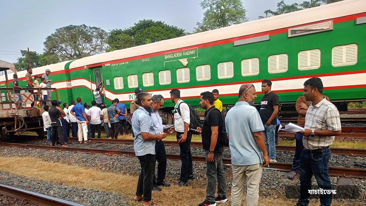 ভারত থেকে এল ১৮টি রেলকোচের প্রথম চালান