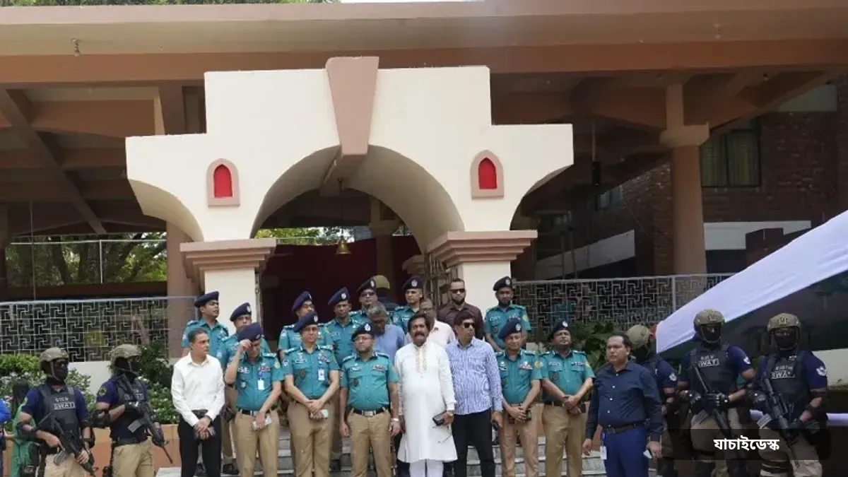 ঢাকেশ্বরী মন্দিরে বম্ব ডিসপোজাল ইউনিটের মহড়া