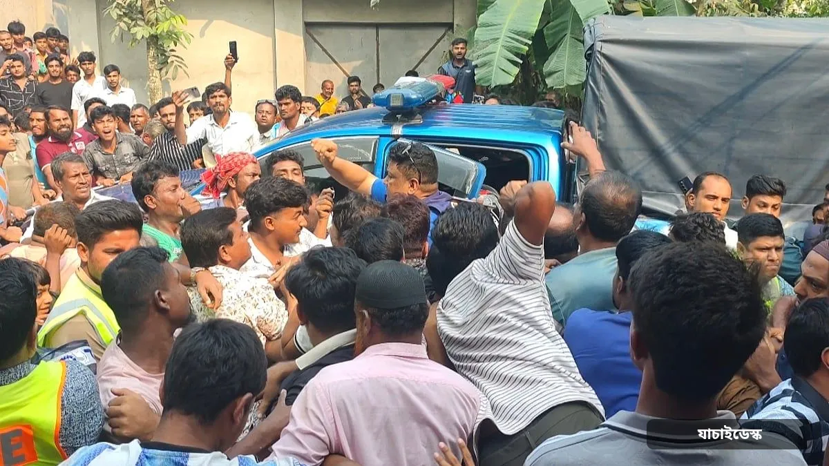 ছাত্রকে ধর্ষণেচেষ্টা: মাদ্রাসার অধ্যক্ষকে অবরুদ্ধ, উদ্ধারে গিয়ে ওসিসহ ৩ পুলিশ আহত