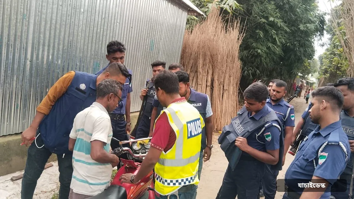পদ্মার দুর্গম চরে পুলিশের সাঁড়াশি অভিযান, আটক ১১