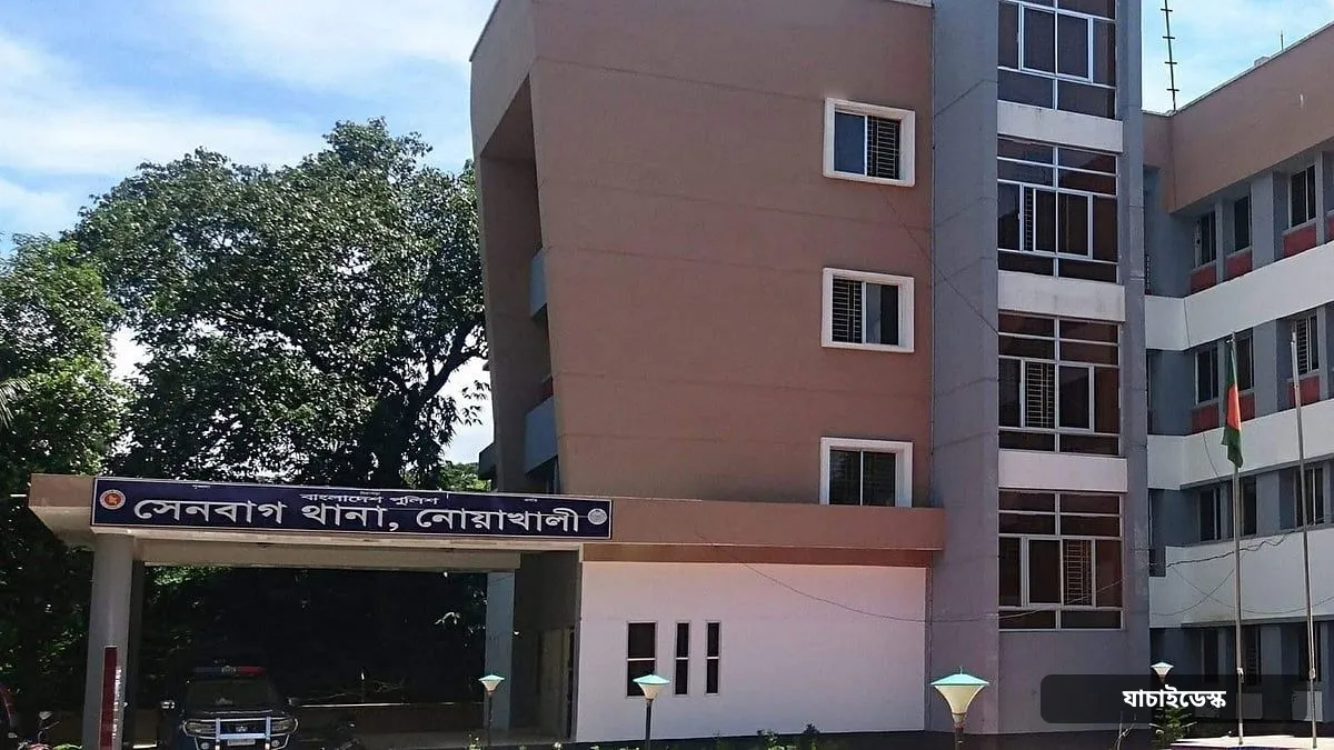 যুবকের লাশের কাপড়ে কালো দাগ, মৃত্যুর কারণ নিয়ে সন্দেহ