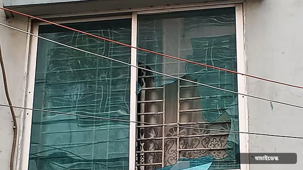 অভিযানে চাপাতি নিয়ে হামলার চেষ্টা, পাল্টা গুলিতে আহত ২, গ্রেপ্তার ১০ : পুলিশ