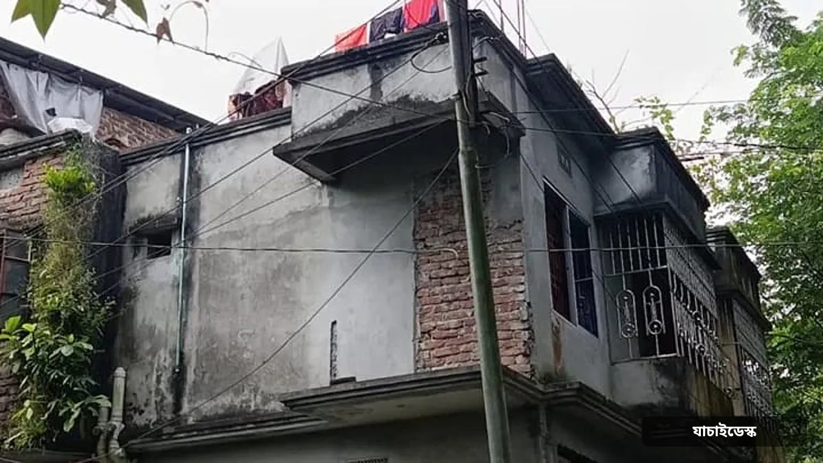 কক্ষ থেকে বের হচ্ছিল দুর্গন্ধ, তালা ভেঙে ঢুকে পাওয়া গেল শিক্ষিকার হাত-পা বাঁধা মরদেহ